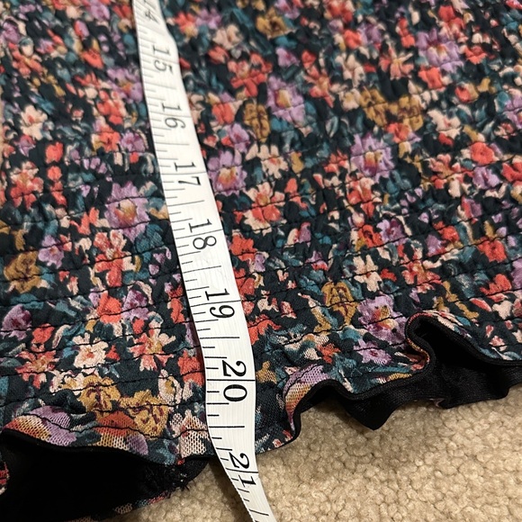Evereve Black Multicolor Floral Smocked Blouse - Picture 5 of 7